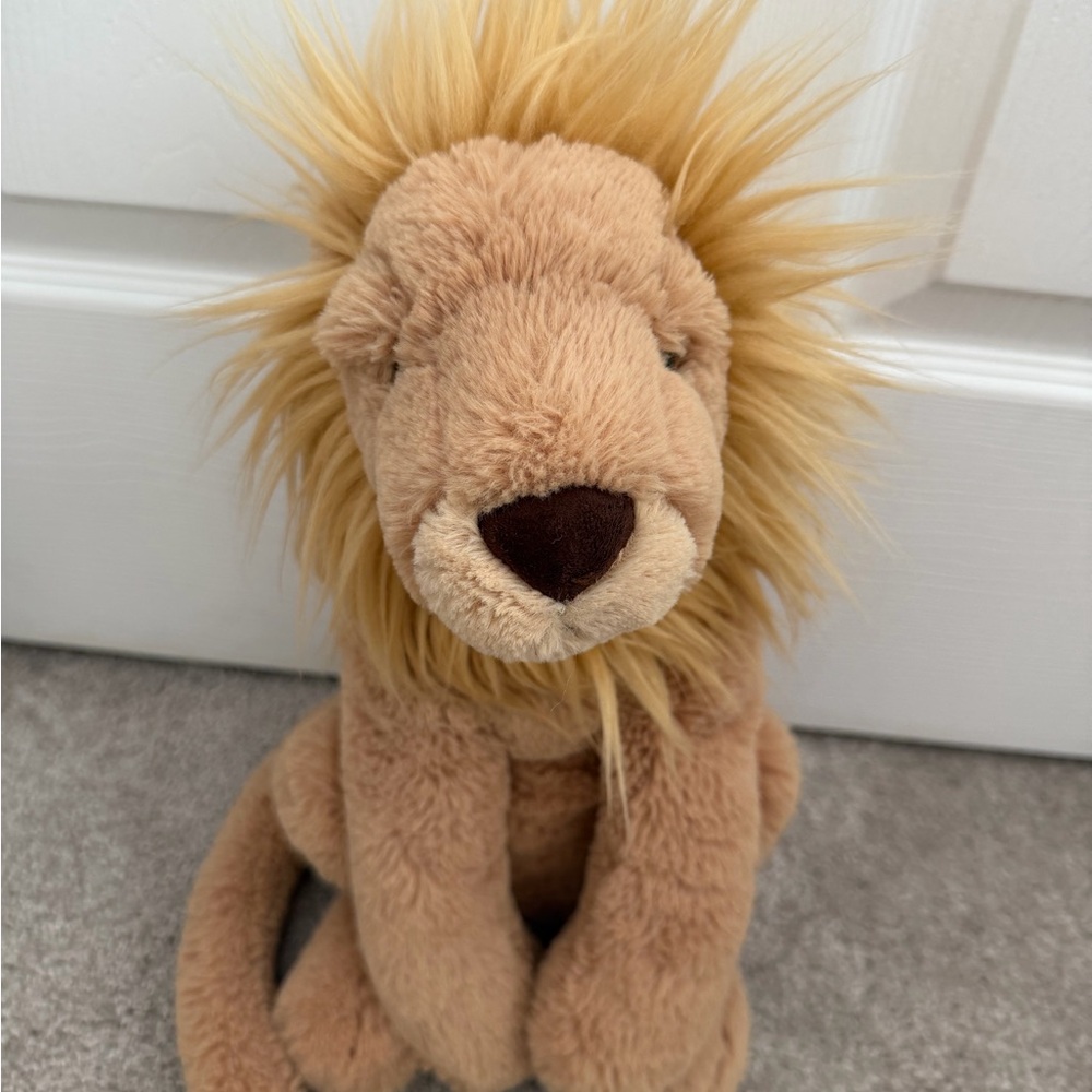 ✨ Retired Jellycat Plush Leonardo Lion ✨ - Picture 2 of 3